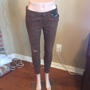 Size 4 Brand new Kut from the Kloth Leopard